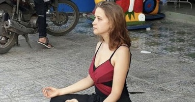 Nhiều khách Tây 'dạt' sang Việt Nam vừa du lịch, vừa xin tiền