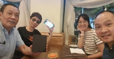 Mừng sinh nhật tuổi 66, Lại Văn Sâm hiếm hoi khoe ảnh cả nhà sum vầy: Chuẩn ‘gia đình phong độ‘ Mừng sinh nhật tuổi 66, Lại Văn Sâm hiếm hoi khoe ảnh cả nhà sum vầy: Chuẩn ‘gia đình phong độ‘