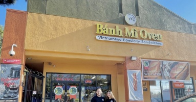Vợ chồng Việt Kiều phải bán nhà mới đủ tiền mở tiệm bánh mì, nay kinh doanh nức tiếng thu về hàng tỉ đồng