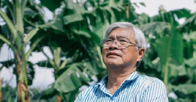 Triệu phú đô la VN có thói quen 'ăn đất' kì lạ: Đi đâu cũng bốc đất nếm thử! Triệu phú đô la VN có thói quen 'ăn đất' kì lạ: Đi đâu cũng bốc đất nếm thử!
