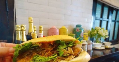 Nữ du khách người Anh dành 3 tháng ở Việt Nam để tìm ổ bánh mì ngon nhất: “Một khi đã bắt đầu là tôi không thể ngừng ăn“