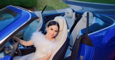 Em gái Cẩm Ly khoe dáng bên siêu xe của chồng tỷ phú: Nhà có 200 chiếc, chạy cả đời không hết Em gái Cẩm Ly khoe dáng bên siêu xe của chồng tỷ phú: Nhà có 200 chiếc, chạy cả đời không hết