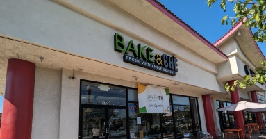 Bake & Chè ở Westminster có bánh ngọt và loại chè nào cũng ngon