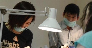Chồng gốc Việt cưỡng bức sức lao động của “vợ” tại tiệm nail ở Mỹ và hé lộ sự thật khủng khiếp đằng sau