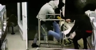 'Đây đâu phải nước Mỹ tôi muốn đến?': Khi là người gốc Á trở thành một cái tội, giấc mơ Mỹ cũng tan vỡ 'Đây đâu phải nước Mỹ tôi muốn đến?': Khi là người gốc Á trở thành một cái tội, giấc mơ Mỹ cũng tan vỡ