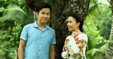 Cẩm Ly hội ngộ ‘người tình’ một thời trên sân khấu, hát ca khúc khiến khán giả bồi hồi Cẩm Ly hội ngộ ‘người tình’ một thời trên sân khấu, hát ca khúc khiến khán giả bồi hồi