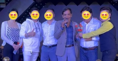 Nghệ sĩ Thương Tín vướng ồn ào tiền bạc, tuyên bố: 'Tôi thề độc là mình không lấy' Nghệ sĩ Thương Tín vướng ồn ào tiền bạc, tuyên bố: 'Tôi thề độc là mình không lấy'