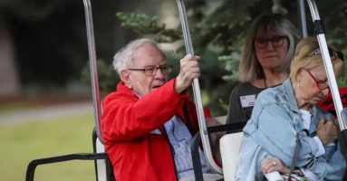 Vợ tỷ phú Warren Buffett phàn nàn ly cà phê giá 4 USD quá đắt