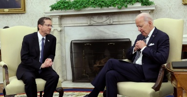 Ông Biden dùng giấy nhớ khi nói chuyện với Tổng thống Israel: Tổng thống Mỹ già quá rồi