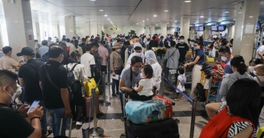 'Combo mệt mỏi' khi đặt chân xuống sân bay Tân Sơn Nhất: Thử hỏi còn ai muốn quay lại Việt Nam lần nữa? 'Combo mệt mỏi' khi đặt chân xuống sân bay Tân Sơn Nhất: Thử hỏi còn ai muốn quay lại Việt Nam lần nữa?
