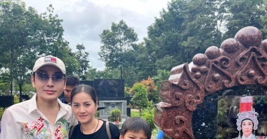 Lộ ảnh con gái cố NS Vũ Linh bên bà nội: Không cần xét nghiệm ADN cũng biết số nhà Lộ ảnh con gái cố NS Vũ Linh bên bà nội: Không cần xét nghiệm ADN cũng biết số nhà