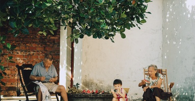 Tôi Nuôi Con Tôi Và Con Tôi Nuôi Con Của Nó, Bài Viết Khiến Chúng Ta Ρhải Dừng Lại Suy Ngẫm