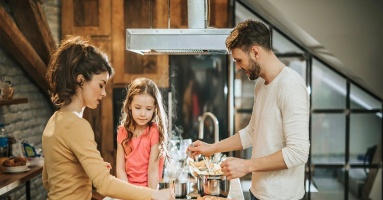 Công việc bận rộn, thời gian tự nấu ăn tại nhà trở thành ước mơ xa xỉ với nhiều người Mỹ Công việc bận rộn, thời gian tự nấu ăn tại nhà trở thành ước mơ xa xỉ với nhiều người Mỹ