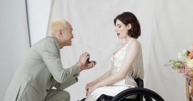 Tình yêu tạo ra cổ tích của chàng trai gốc Việt và cô người mẫu khuyết tật Mỹ