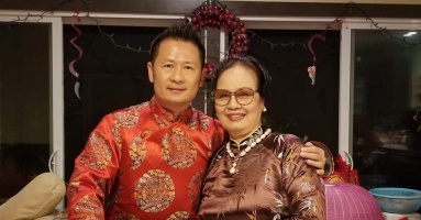 Mẹ Bằng Kiều 83 tuổi: Bỏ hết công việc buôn bán sang Mỹ ở biệt thự 2000m2, một tay nấu cho 25 người ăn