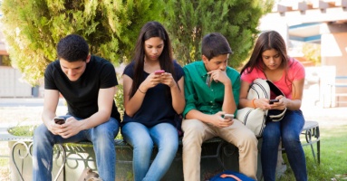 Vì sao giới trẻ Mỹ không thích smartphone Android so với iPhone? Vì sao giới trẻ Mỹ không thích smartphone Android so với iPhone?