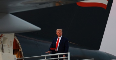 Ông Trump quyên được hơn 7 triệu USD sau khi trình diện nhà tù Ông Trump quyên được hơn 7 triệu USD sau khi trình diện nhà tù