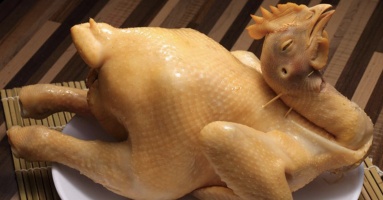 Luộc gà xong đừng vớt ra đĩa ngay: Làm thêm 1 việc gà giòn sần sật, thịt chắc, chặt không bị nát Luộc gà xong đừng vớt ra đĩa ngay: Làm thêm 1 việc gà giòn sần sật, thịt chắc, chặt không bị nát