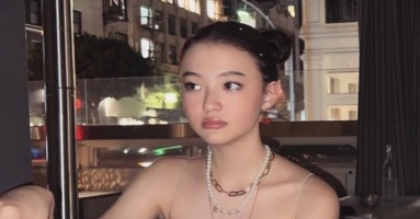 'Bé gái lai xinh đẹp nhất thế giới' có gu ăn mặc trưởng thành hút triệu người trên MXH