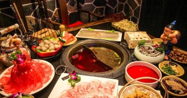 Nhà 5 người đi ăn lẩu buffet gọi 600 đĩa thịt, trả 800.000 đồng Nhà 5 người đi ăn lẩu buffet gọi 600 đĩa thịt, trả 800.000 đồng