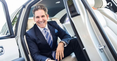 Bí quyết làm giàu ngược đời của triệu phú tự thân Grant Cardone: Luôn tìm cách để... nhẵn túi