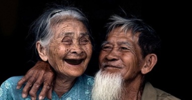 Về già, nỗi khổ lớn nhất không phải là không có tiền, mà là con cái quá tuổi 30 vẫn làm 2 việc này