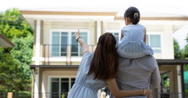 Tây ngạc nhiên khi có những người Việt mua được nhà ở tuổi 30 Tây ngạc nhiên khi có những người Việt mua được nhà ở tuổi 30