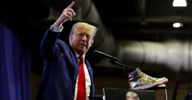 Cách kiếm tiền khác thường của ông Trump khi tranh cử