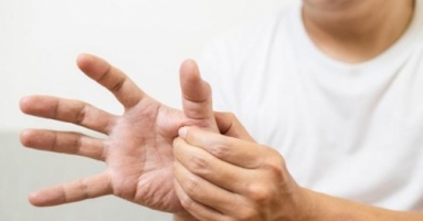 3 điểm bất thường trên ngón tay “báo hiệu” nguy cơ nhồi máu não 3 điểm bất thường trên ngón tay “báo hiệu” nguy cơ nhồi máu não