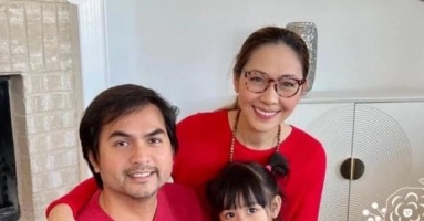 Con gái Đức Tiến ngây thơ làm điều này cho người bố quá cố khi ra thăm mộ