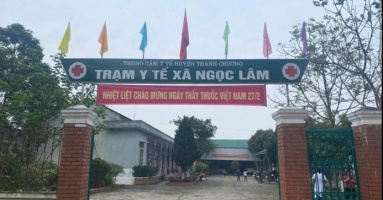 Bác sĩ tăng ga đuổi theo xe máy người lạ để cấp cứu bé trai nguy kịch: Cứu người không cần mặc áo blouse trắng Bác sĩ tăng ga đuổi theo xe máy người lạ để cấp cứu bé trai nguy kịch: Cứu người không cần mặc áo blouse trắng