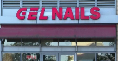 Thợ nail xem trộm điện thoại và tải ảnh nhạy cảm của khách hàng Thợ nail xem trộm điện thoại và tải ảnh nhạy cảm của khách hàng
