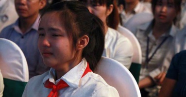Cô bé viết thư gửi người mẹ đã khuất khiến nhiều người rơi nước mắt Cô bé viết thư gửi người mẹ đã khuất khiến nhiều người rơi nước mắt