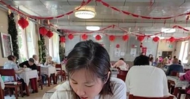 Cô gái 38 tuổi sống trong viện dưỡng lão Cô gái 38 tuổi sống trong viện dưỡng lão