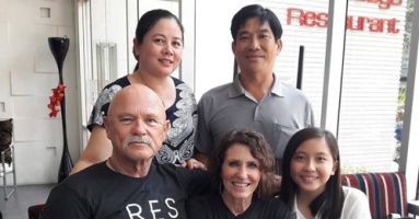 Cựu binh Mỹ bất ngờ tìm thấy con rơi ở Việt Nam sau 45 năm Cựu binh Mỹ bất ngờ tìm thấy con rơi ở Việt Nam sau 45 năm