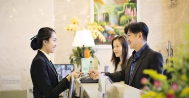 Tại sao lễ tân khách sạn luôn báo hết phòng khi các cặp đôi tới hỏi phòng vào đêm khuya? Xem dì dọn dẹp nói gì! Tại sao lễ tân khách sạn luôn báo hết phòng khi các cặp đôi tới hỏi phòng vào đêm khuya? Xem dì dọn dẹp nói gì!