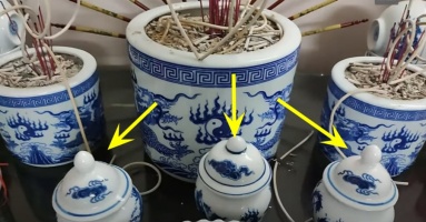 Vì sao nhà giàu luôn đặt 3 hũ gạo - muối - nước trên bàn thờ? Đặt thế nào để hút lộc? Vì sao nhà giàu luôn đặt 3 hũ gạo - muối - nước trên bàn thờ? Đặt thế nào để hút lộc?