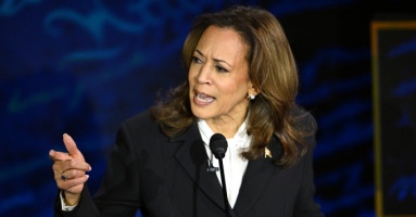 Bà Harris: Ông Trump không xứng làm tổng thống Bà Harris: Ông Trump không xứng làm tổng thống