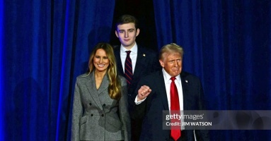 Hơn 28 triệu người mê mẩn vẻ đẹp chuẩn 'hoàng tử Nhà Trắng' của con trai ông Donald Trump Hơn 28 triệu người mê mẩn vẻ đẹp chuẩn 'hoàng tử Nhà Trắng' của con trai ông Donald Trump