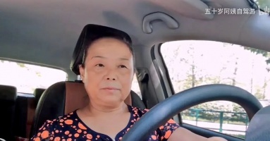 Chán chồng, ‘bà thím’ U60 đi du lịch bụi suốt 3 năm chưa muốn về nhà: Biến xe thành nhà, nội thất bên trong phải nể Chán chồng, ‘bà thím’ U60 đi du lịch bụi suốt 3 năm chưa muốn về nhà: Biến xe thành nhà, nội thất bên trong phải nể