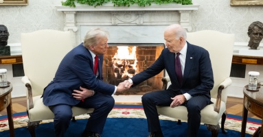 Thông điệp từ cuộc gặp bên lò sưởi của ông Trump - ông Biden Thông điệp từ cuộc gặp bên lò sưởi của ông Trump - ông Biden