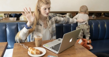 Người Mỹ phải đem con đi xin việc Người Mỹ phải đem con đi xin việc