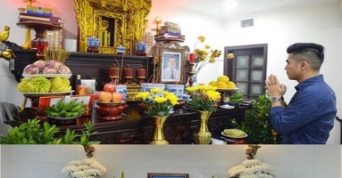 Vợ vừa mất 3 ngày, mỗi lần đứng thắp hương tôi lại ngửi thấy mùi hôi xộc vào thẳng mũi, mở tủ lạnh thấy cảnh này tôi ngã luôn xuống sàn Vợ vừa mất 3 ngày, mỗi lần đứng thắp hương tôi lại ngửi thấy mùi hôi xộc vào thẳng mũi, mở tủ lạnh thấy cảnh này tôi ngã luôn xuống sàn