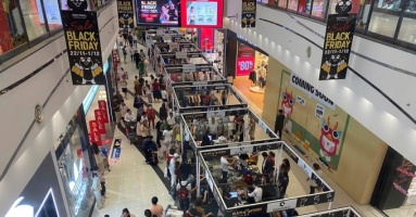 Người Hà Nội đi săn hàng Black Friday sớm Người Hà Nội đi săn hàng Black Friday sớm