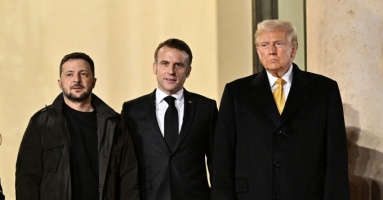 Tổng thống Zelensky bị chỉ trích vì trang phục khi gặp ông Trump Tổng thống Zelensky bị chỉ trích vì trang phục khi gặp ông Trump