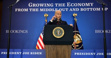 Ông Biden lo ngại sách lược kinh tế của ông Trump sẽ là 'thảm họa' Ông Biden lo ngại sách lược kinh tế của ông Trump sẽ là 'thảm họa'