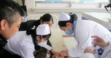 Chỉ vì sai lầm của bố mẹ, bé 8 tuổi bị chóng mặt rồi qua đời 3 giờ sau đó Chỉ vì sai lầm của bố mẹ, bé 8 tuổi bị chóng mặt rồi qua đời 3 giờ sau đó