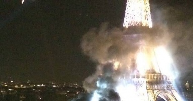 Pháp: Tháp Eiffel bốc cháy Pháp: Tháp Eiffel bốc cháy