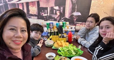 Việt kiều giật mình giá cả ở VN, một tháng về nước tiêu hết 200 triệu Việt kiều giật mình giá cả ở VN, một tháng về nước tiêu hết 200 triệu