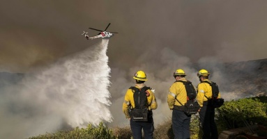 Lý do cứu hỏa Mỹ ngần ngại dùng nước biển dập cháy rừng Los Angeles Lý do cứu hỏa Mỹ ngần ngại dùng nước biển dập cháy rừng Los Angeles